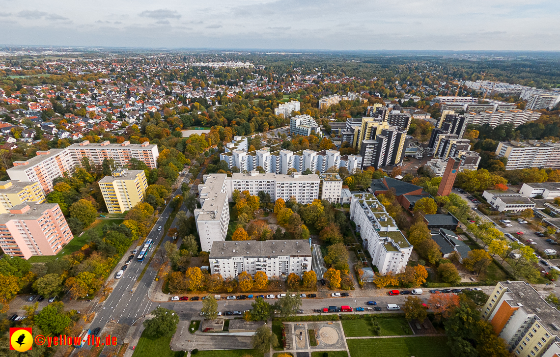 13.10.2022 - Marx-Zenrtum am Karl-Marx-Ring in Neuperlach